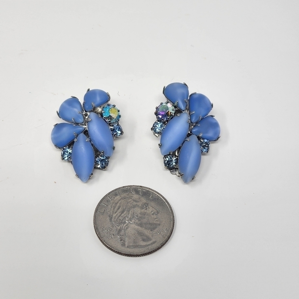 VINTAGE LAVENDER RINEESTONE CLIP-ON EARRINGS - Picture 3 of 4